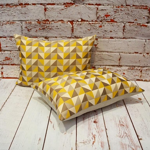картинка декоративная подушка (чехол) TRINGLE от интернет магазина