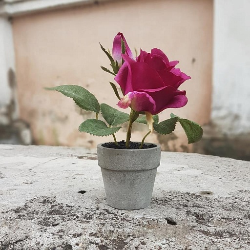 картинка искусственный цветок в горшке ROS от интернет магазина