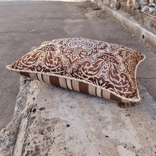 картинка декоративная подушка DAMASK BROWN от интернет магазина