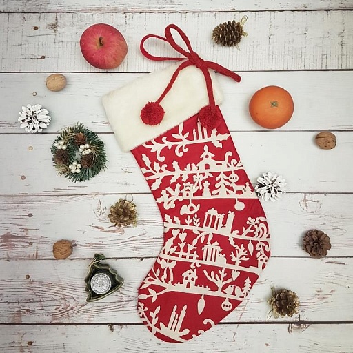 картинка носок рождественcкий с помпонами RED от интернет магазина
