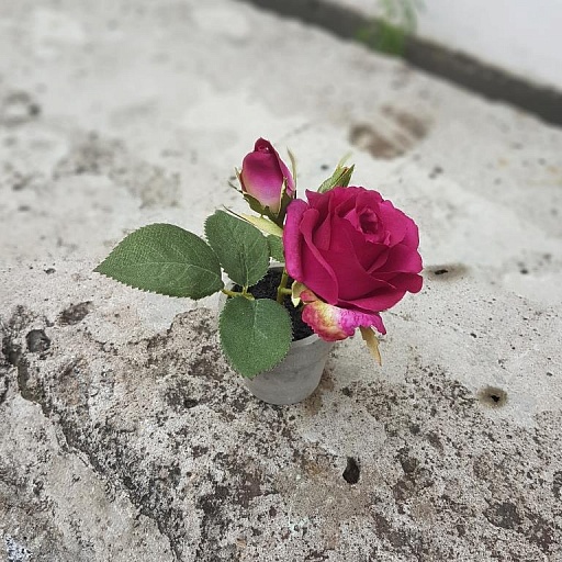 картинка искусственный цветок в горшке ROS от интернет магазина