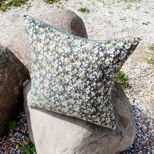 картинка декоративная подушка (чехол) COLCHIQUE от интернет магазина