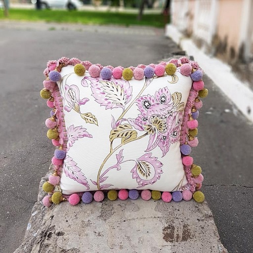 картинка декоративная подушка AZALIA от интернет магазина