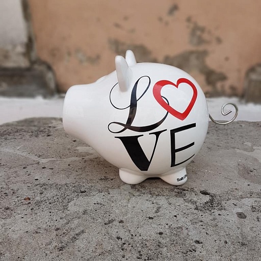 картинка копилка-свинка LOVE, подарочная упаковка от интернет магазина