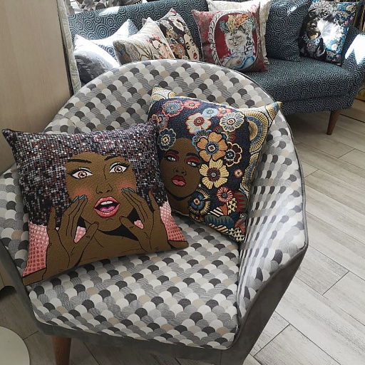 картинка декоративная подушка (чехол) RHIANNA  от интернет магазина