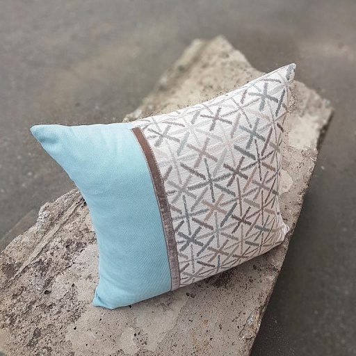 картинка декоративная подушка (чехол) NIKA от интернет магазина